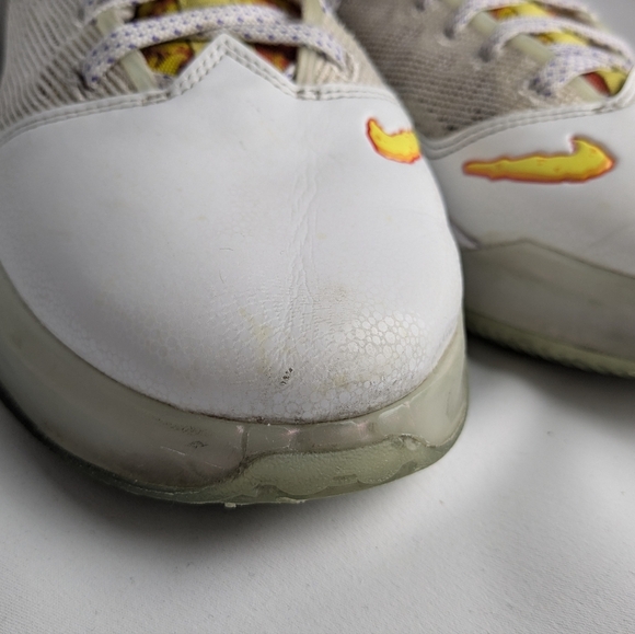 NIKE LeBron 19 Low Magic Fruity PEBBLES Men Shoes Size 13 White Red And Yellow - Picture 3 of 16